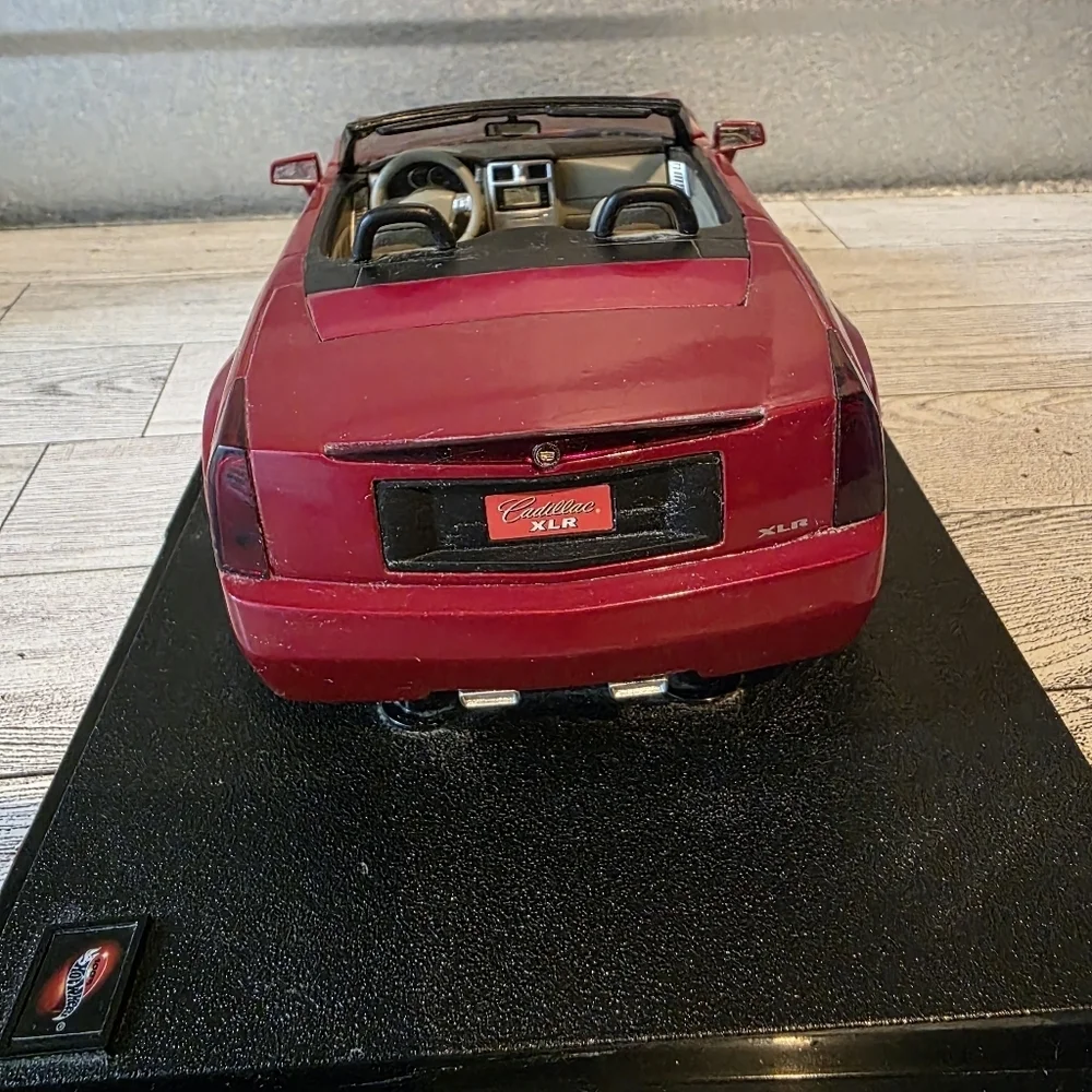 Hot Wheels sleek red